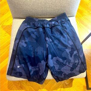 like new Pacebreaker 9in Short w/original liner, limited blue camo pattern